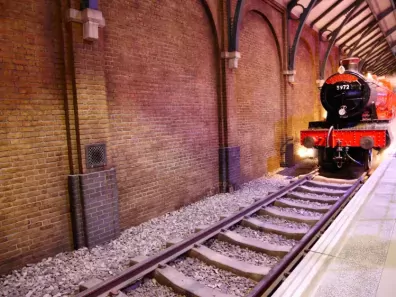 Warner Bros. Studio Tour London - The making of Harry Potter - de Zweinstein Express