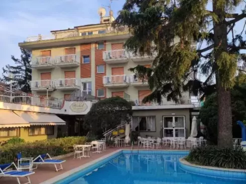 San Bartolomeo al Mare - Hotel Bergamo zwembad